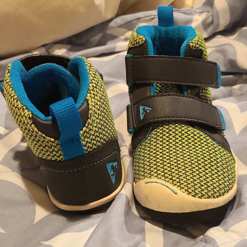 Little kid Size 9 Plae MAX hi top